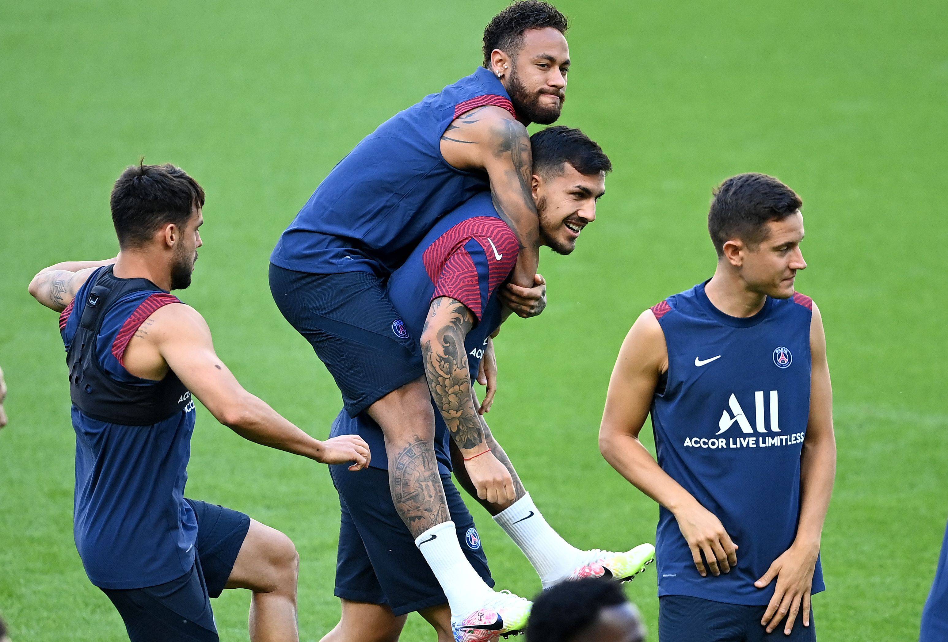 包含太狠了！奥兰多魔术造点机会备战法国杯集结日达拉斯独行侠备战CBA常规赛，转会期迈阿密热火调整名单以备社区盾的词条