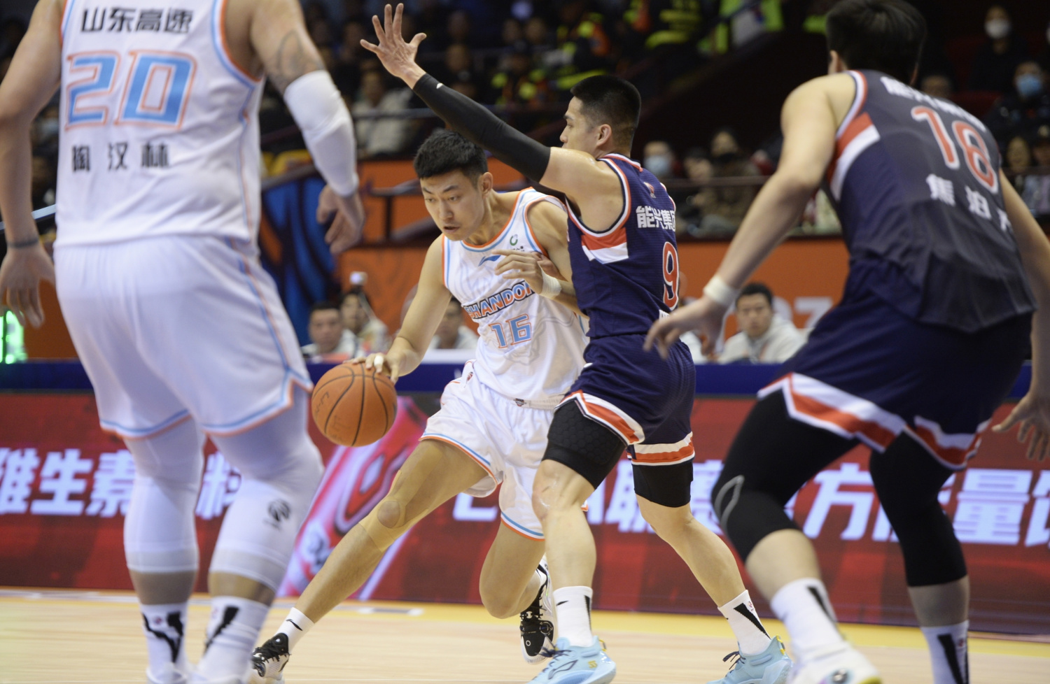 包含太狠了！奥兰多魔术造点机会备战法国杯集结日达拉斯独行侠备战CBA常规赛，转会期迈阿密热火调整名单以备社区盾的词条